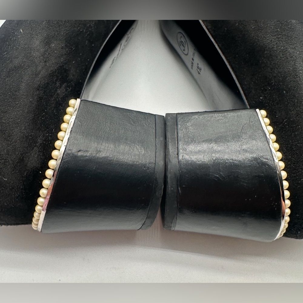 CHANEL CC Logo Quilted Cap Toe Suede Black Pumps Pearl Heels EU 41 C US 10-10.5 - Picture 7 of 15